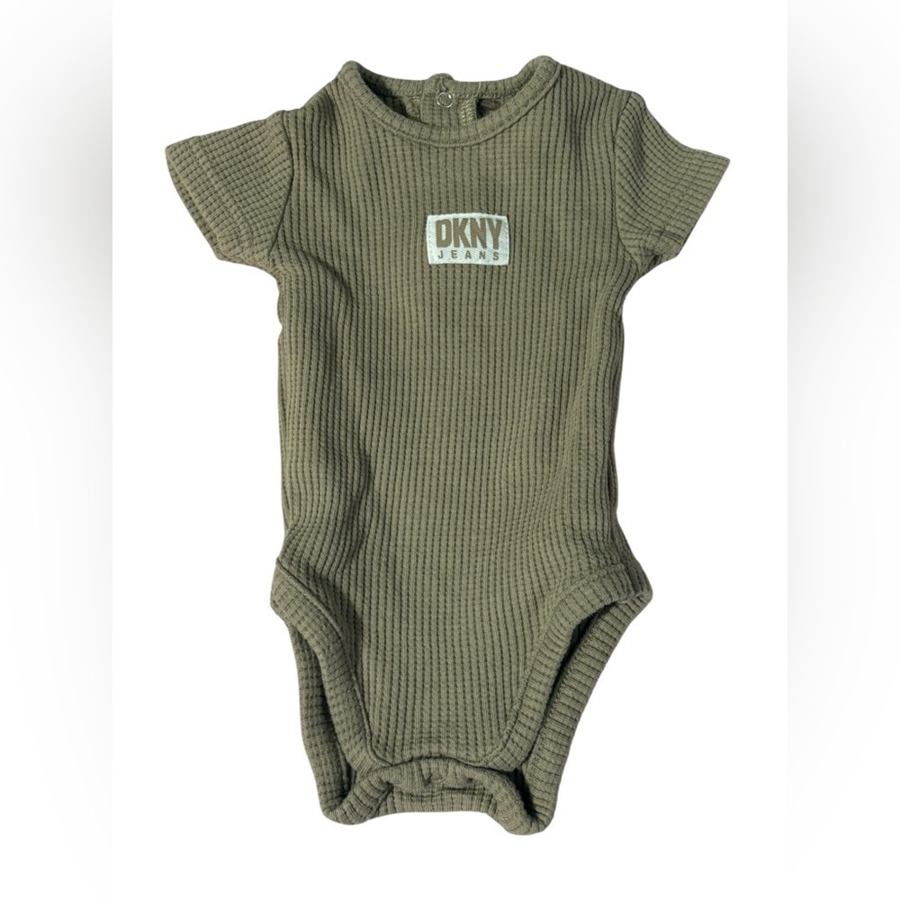 DKNY baby 3 Short Sleeve Tees - White, Brown, Cream size:3-6 months - Picture 8 of 10